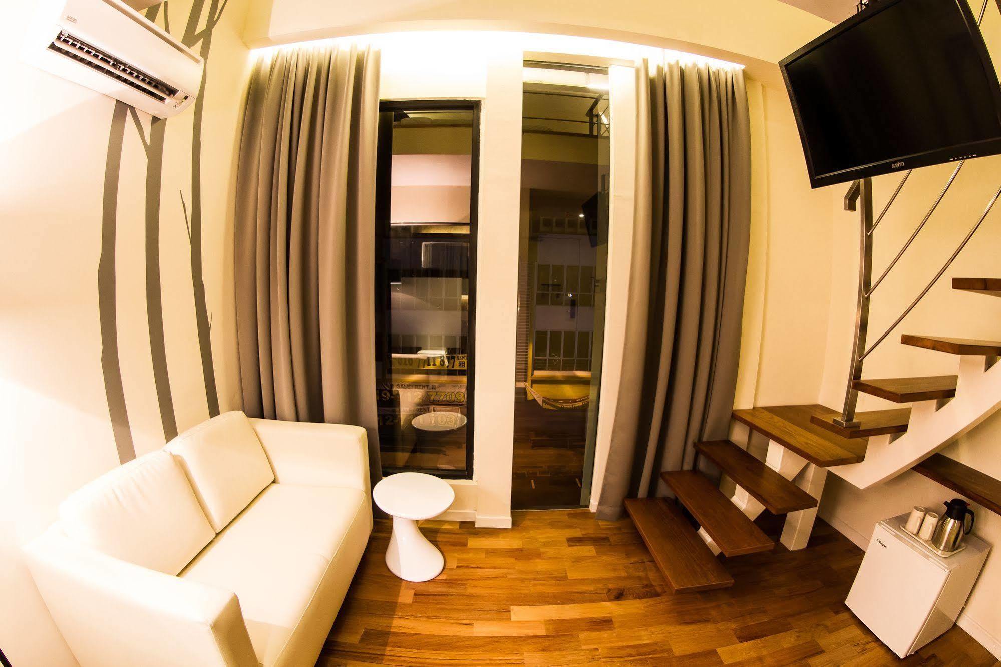 Mood Hotel Джохор Бахру Екстериор снимка